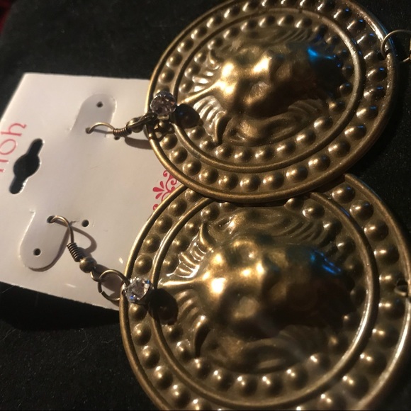 Lion medallion statement earrings - Picture 2 of 5